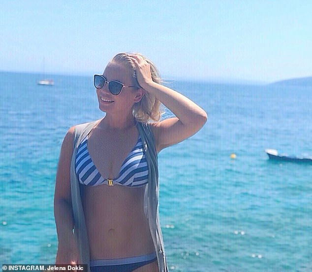 Jelena je nedavno pokvarila svoj gubitak kilograma u selfieju koji joj je pokazao kako pozira u kupaćem kostimu dok je sunčala na idiličnoj plaži u hrvatskom gradu Dubrovniku
