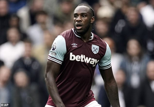 West Ham objavio je ranije ovog mjeseca da će i dalje podržavati Antonija tijekom svog povratka, iako će službeno biti naveden kao 