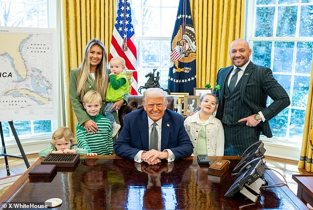 McGregor je javno podržao Trumpa i čak je prisustvovao njegovoj inauguraciji u siječnju