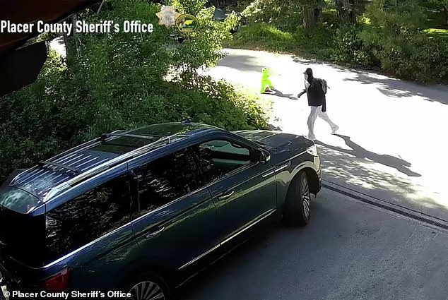 Policija je uhvatila maskiranog uljeza koji je ušao u Spohrsov zaljev za zaljev na nadzornim snimkama u noći 5. lipnja 2021