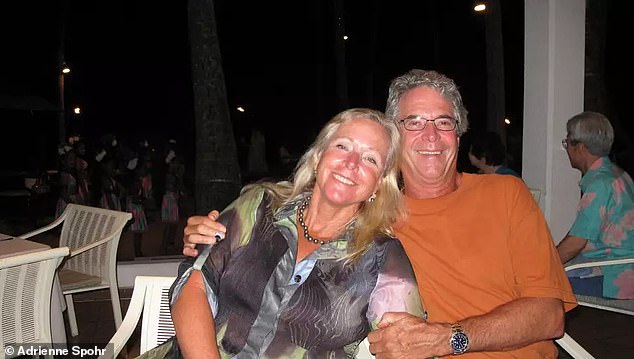 Umirovljeni biznismen Gary Spohr (70) i ​​njegova supruga Wendy Wood, tada 69, upucani su u njihovom luksuznom domu jezera Tahoe 2021. godine. Umro je, a ona je čudesno preživjela samo da bi se objesila dvije godine kasnije