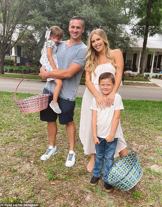 Par, koji zajedno imaju troje male djece, najavio je vijest o njihovom rascjepu prošlog mjeseca nakon sedam godina braka