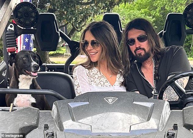 Billy Ray upoznao je Elizabeth na setu filma 2022. godine Božić u raju, a dok je kretao kroz rascjep, primio je poruku od nje
