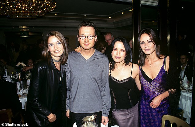 Corrs su prodali preko 40 milijuna rekorda širom svijeta (LR Caroline, Jim, Andrea i Sharon 1999.)