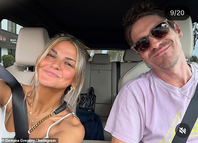 Gemma je na Instagramu objavila nekoliko voljenih slika, pokazujući njoj i Jesseu kako izgledaju ugodno dok su se grlili i šalili se zajedno tijekom različitih dana