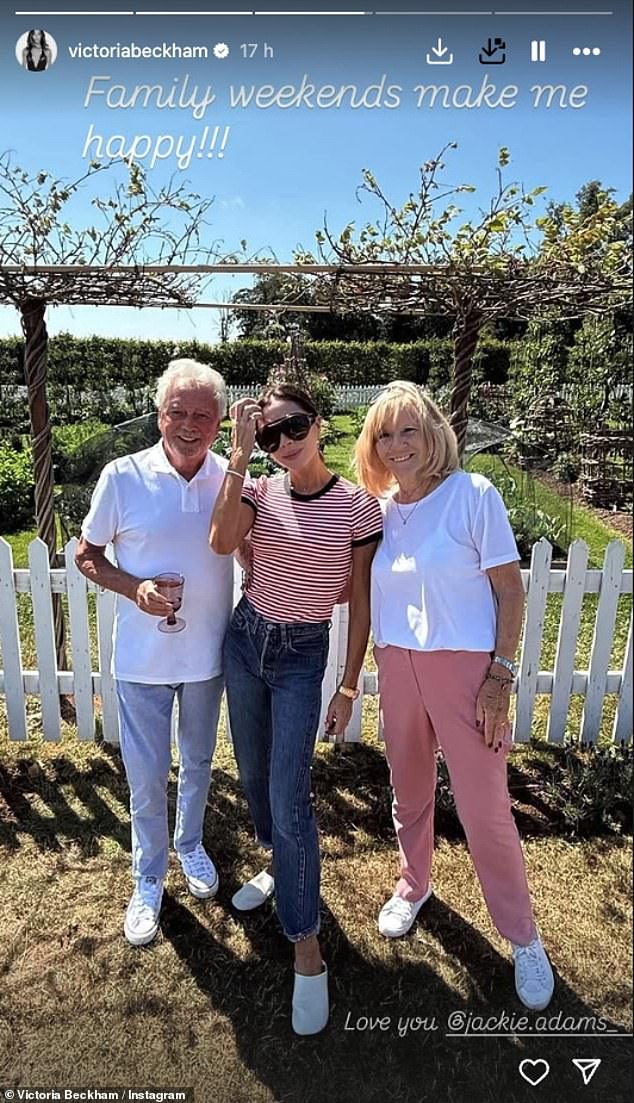 U međuvremenu, Brooklynova mama Victoria (51), koja je zajedno sa suprugom Davidom, 50 godina, usred eskaliranog pucanja sa svojim najstarijim sinom i njegovom suprugom, uživala u vlastitom gorkoj obitelji obitelji