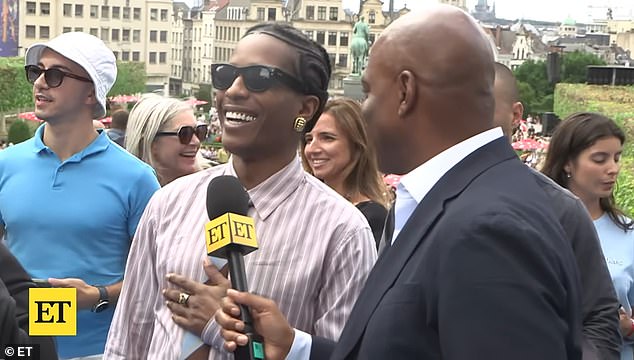 Kad je ET-ov Kevin Frazier (R) pitao 36-godišnjeg repera 'da je djevojka koju ste čekali' odmah je odgovorila: 'To je, čovječe, to je