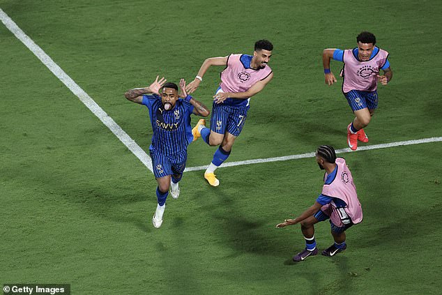 Malcom je zatim zaokružio vrhunski, incizivan potez iz Al Hilala kako bi završio zaokret