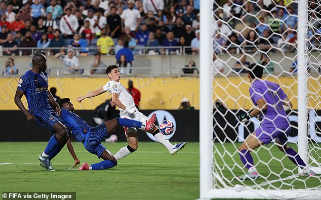 Phil Foden je srušen s klupe i on je u 104. minuti kliznuo kući uredan izjednačenje