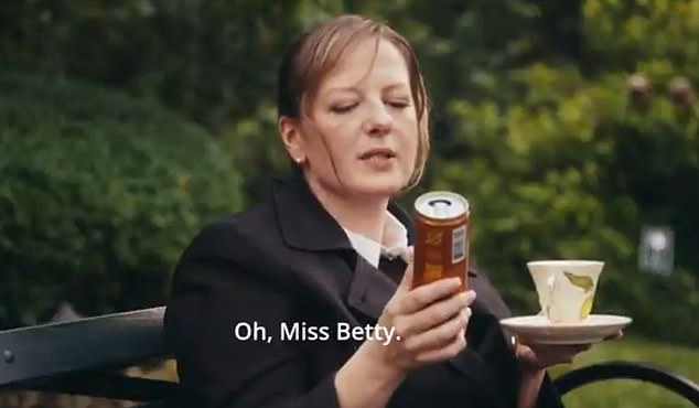 S kim se živahno ponovno ujedinio za ovaj novi video? To je bio nitko drugi nego Zuzanna Szadkowski, koja je u hit seriji glumila poljsku sluškinju Dorota Kishlovsky za Blair Waldorf (Leighton Meester).