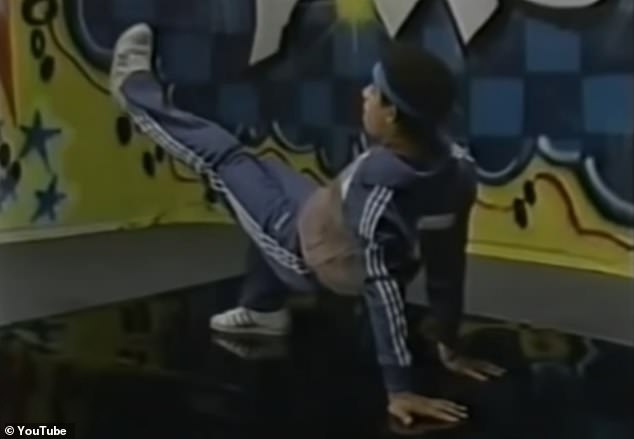 Odjevena u najlonsku stazu, zvijezda koja će uskoro biti u središnjoj pozornici u epizodi Break 'in the USA: Break Dancing i Electric Boogie koju su podučavali profesionalci-ali tko je on?