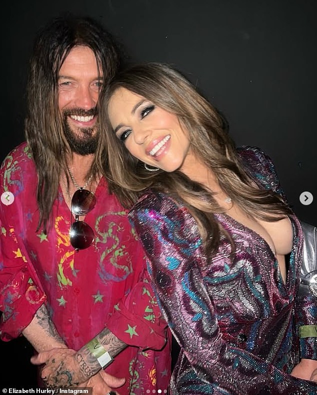 Elizabeth i dečko Billy Ray Cyrus postali su snažni, a par je najčešće stavio voljeni prikaz u Covent Gardenu prošlog mjeseca