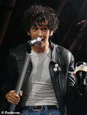 Taylor i Travisov noćni izlazak u NYC-u uslijedio je nakon što je najnovija bivša bivša dečkoka Matty Healy hitmakera, ogorčena na svom albumu The Album The Murred Poets, dok je na pozornici nastupila na festivalu Glastonbury u Engleskoj prošlog vikenda