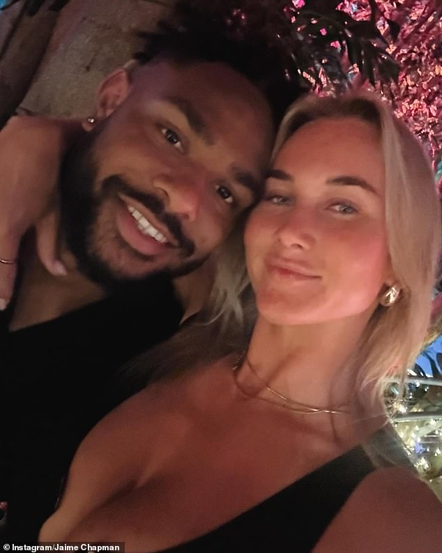 Chapman, 23 godine, bio je u vezi s Queensland Origin Fullback Hamiso Tabuai-Fidow, ali čini se da je to gotovo nakon što je Daily Mail Australia isključivo otkrio 'čekić' u videu s ocjenom X s drugom ženom