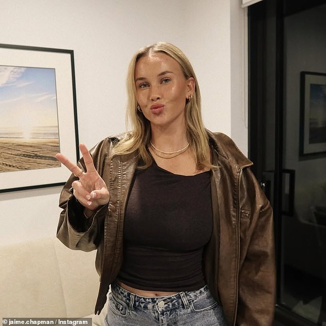 Na slici: Chapman u jednom od svojih prvih postova na Instagramu otkako je poprsje postao javno