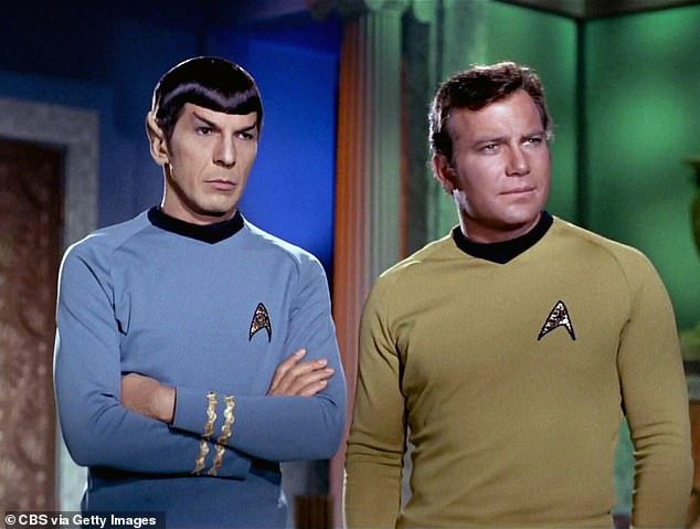 Leonard Nimoy kao gospodin Spock i William Shatner kao kapetan James T. Kirk prikazan u Stark Trek -u 1968