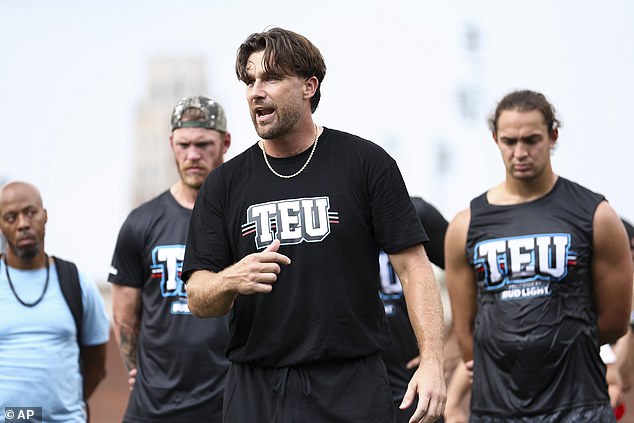 Mlađi Kelce ostao je u NFL obliku, dok je u mirovini Jason pokušao izbaciti težinu