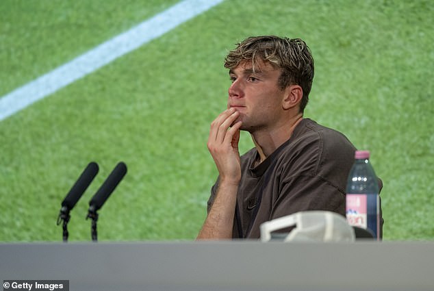 Draper je bio vidno uzrujan i frustriran nakon njegovog izlaza iz Wimbledona koji je došao kao šok