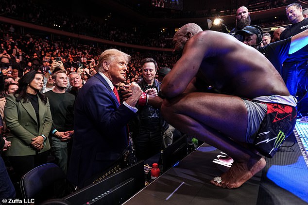 Trump je prošle godine sjedio obruč na UFC 309 u Madison Square Gardenu i upoznao Jonesa