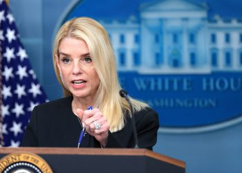 AG Bondi odbacuje optužbe protiv liječnika optuženih za uništavanje kovidnih cjepiva