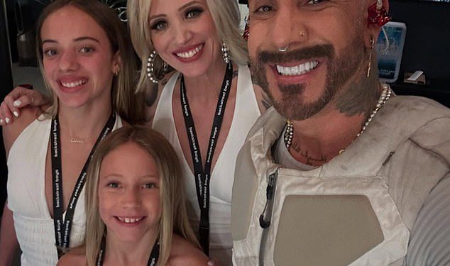 AJ McLean Backstreet Boys ponovno se ujedinjuje s otuđenom suprugom Rochelle kako bi proslavio otvaranje boravka u Las Vegasu