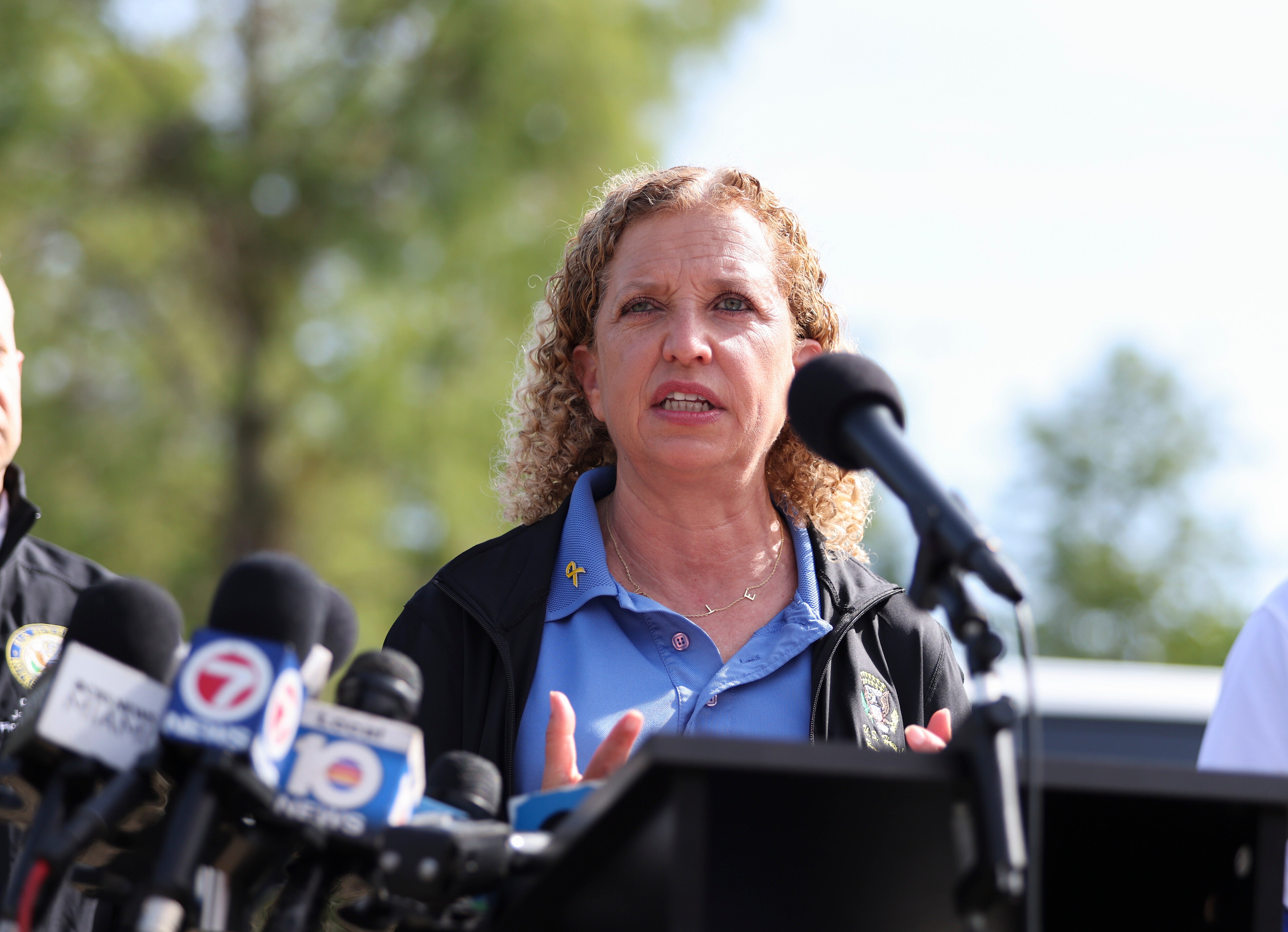 Debbie Wasserman Schultz, koja zastupa 25. kongresni okrug na Floridi, rekla je da slike objekta