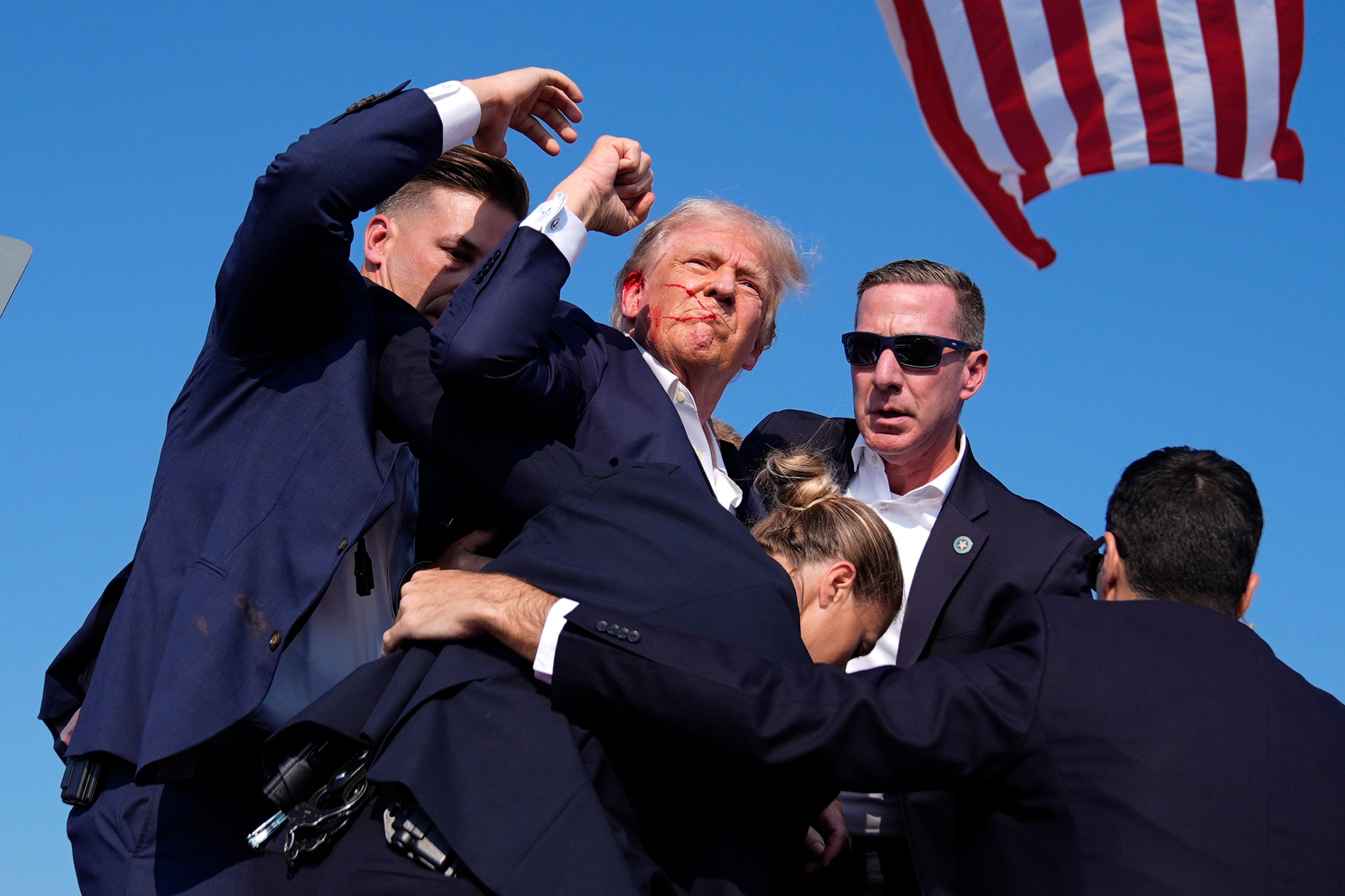 Direktor za komunikacije Bijele kuće Steven Cheung objavio je nekoliko slika i videozapisa koje je snimio doveli do pokušaja atentata na Donalda Trumpa 13. srpnja 2024. u Butleru u Pennsylvaniji