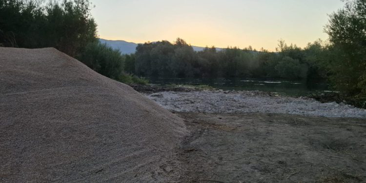 Aktivist tvrdi: ‘Grad Trilj gradi na Cetini bez potrebnih suglasnosti’