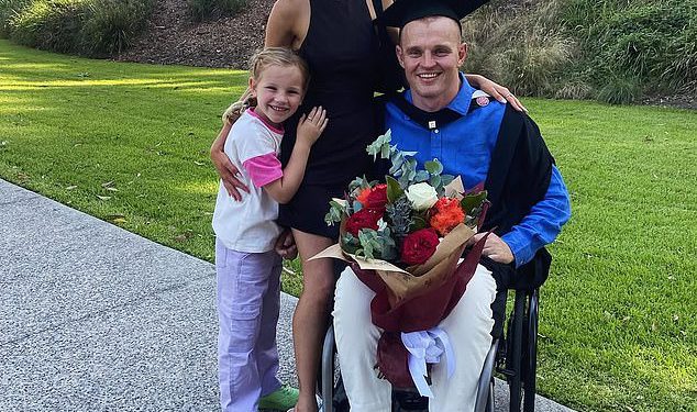 Alex McKinnon uzvraća nakon što je na dan presvukao zadivljujući snub iz svog kluba NRL -a koji je vratio oštre uspomene na igru u kojoj je bio paraliziran