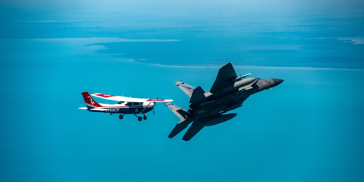 Američki borbeni mlaz presreće sumnjiv avion nad Trumpovim golf klubom – RT World News