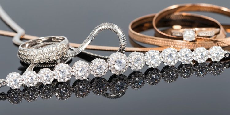 Amerikanci troše manje na luksuzne predmete, ali ovo tržište i dalje sjaji