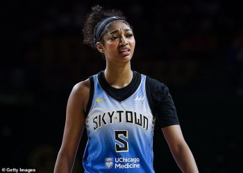 Angel Reese slams Chicago Sky Assistant međuspremnik na zemlju u bijesnom izljevu nakon najnovijeg poraza