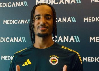 Archi Brown zemlje u Istanbulu i Fenerbahce ismijavaju Milan s videozapisom