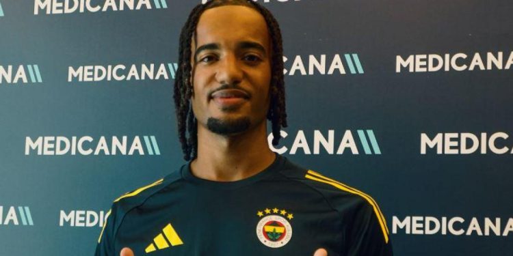 Archi Brown zemlje u Istanbulu i Fenerbahce ismijavaju Milan s videozapisom