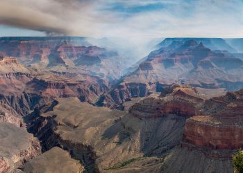Arizona Wildfire koja je spaljivala Grand Canyon Lodge zatvara se North Rim za ostatak sezone 2025: Ažuriranja uživo