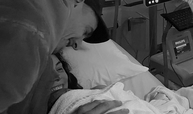 Aussie reality TV zvijezda pozdravlja sina pet godina nakon smrti bivšeg zaruka: “Tako smo zaljubljeni u tebe”