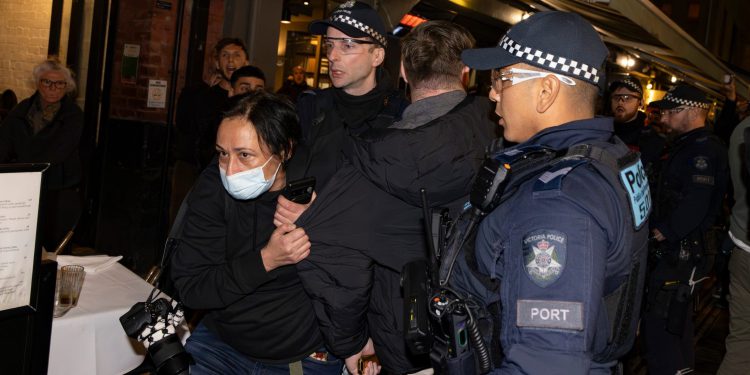 Australija pogođena antisemitskim napadima 4. srpnja, uključujući napad sinagoge požara