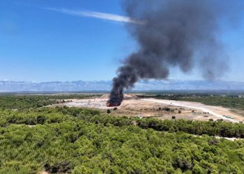 Bageri, smrad i vatra s deponija tjeraju turiste iz elitnog naselja
