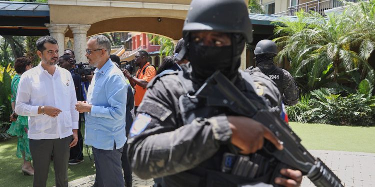 Bande kontroliraju 90% glavnog grada Haitija kako se nasilje širi, upozoravaju dužnosnici UN -a