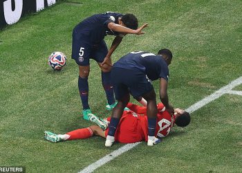 Bayern zvijezda Jamal Musiala pretrpi ozljedu užasa u sukobu u klubu Svjetskog kupa, ostavljajući golmana PSG-a Gianluigi Donnarumma u suzama i suigračima u šoku