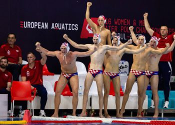 Bez boda u skupini, a nakon što je izborila ostanak u TOP 8, okrenula je neporaženu Srbiju i izborila polufinale EP-a!