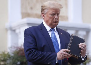 Bijela kuća omogućuje radnicima da prikažu Biblije – RT World News