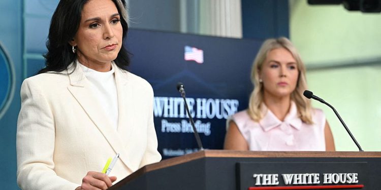 Bijele kuće izlazi Tulsi Gabbard kako bi potaknuo narativ Obama vodio je ruske tvrdnje o miješanju i ‘puč’ protiv Trumpa