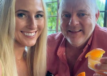 Billy Brownless postavlja kriptično pitanje svojim sljedbenicima na Instagramu, dok on i djevojka Crystle poziraju za voljene puške tijekom romantičnog bijega