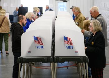 Birači označavaju demokrate ‘izvan dodira’ i ‘slabe’ u najnovijoj zabrinutoj anketi uoči 2026. godine Midterms