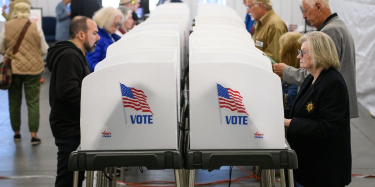 Birači označavaju demokrate ‘izvan dodira’ i ‘slabe’ u najnovijoj zabrinutoj anketi uoči 2026. godine Midterms