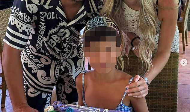 Bivša zvijezda Chelseaja pod vatrom što je omogućila svom osmogodišnjem sinu da nosi haljinu