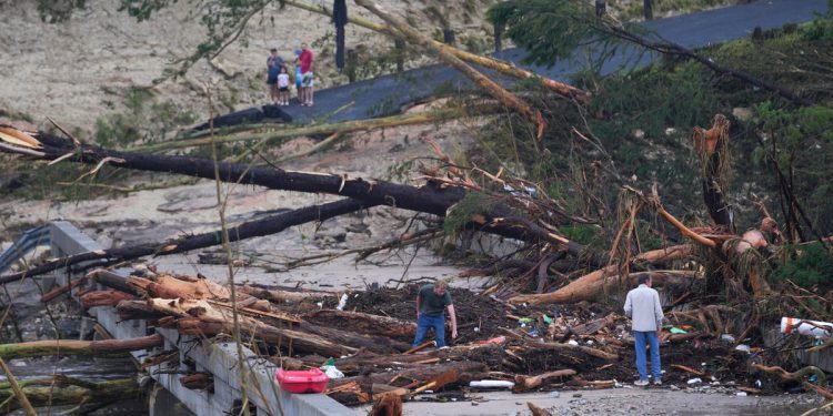 Bivši Forecasteri u Nacionalnoj meteorološkoj službi brane teksaške meteorologe i kažu da su upozorenja jednako suvremena kao što su trebali biti