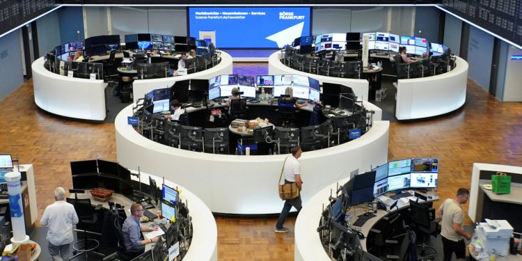 Blagi pad dionica u Europi, ulagači čekaju ishod pregovora sa SAD-om