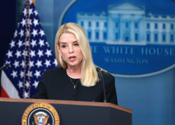 Bondi tvrdi da DOJ pregledava ‘desetine tisuća’ videozapisa Epsteina s djecom, ali čini se da nitko ne zna što jesu